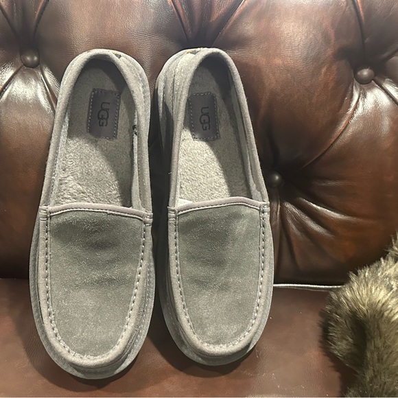 Worn once Men’s UGG Dex Slip-on Suede Loafers size:8 - Picture 2 of 9